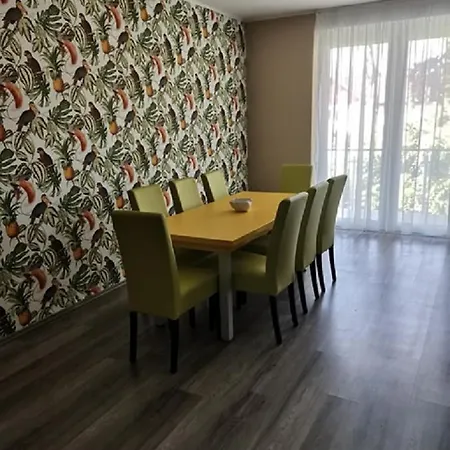 Lido Riviera Apartment *
